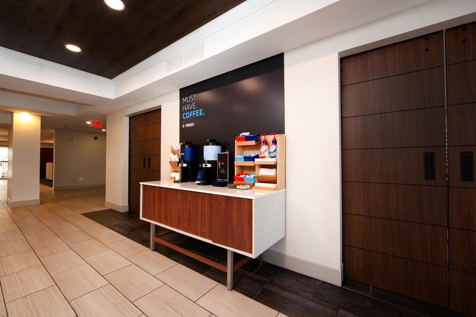 Holiday Inn Express Hotel & Suites Chicago South Lansing By Ihg Exterior foto